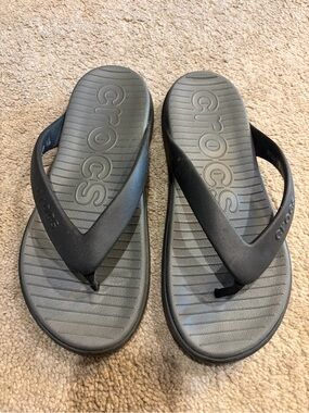 CROCS Men's Gray Footbed with Black Straps Flip Sandals size 8